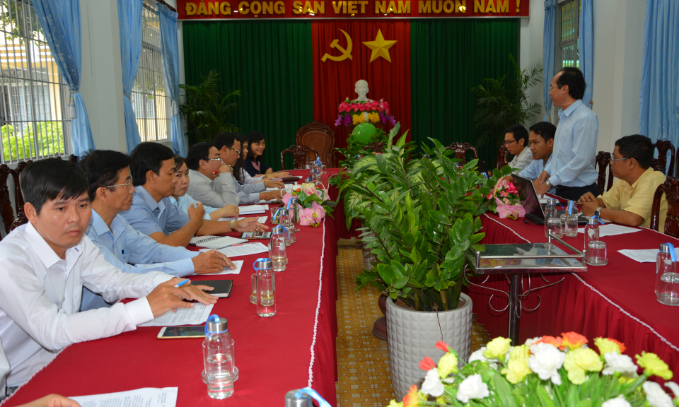 Thanh tra Sở Thông tin và Truyền thông tỉnh làm việc tại huyện Cần Giuộc