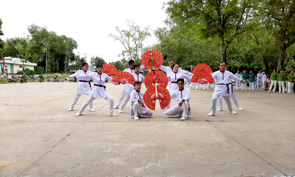 Khai mạc giải thể dục dưỡng sinh thị xã Kiến Tường năm 2019
