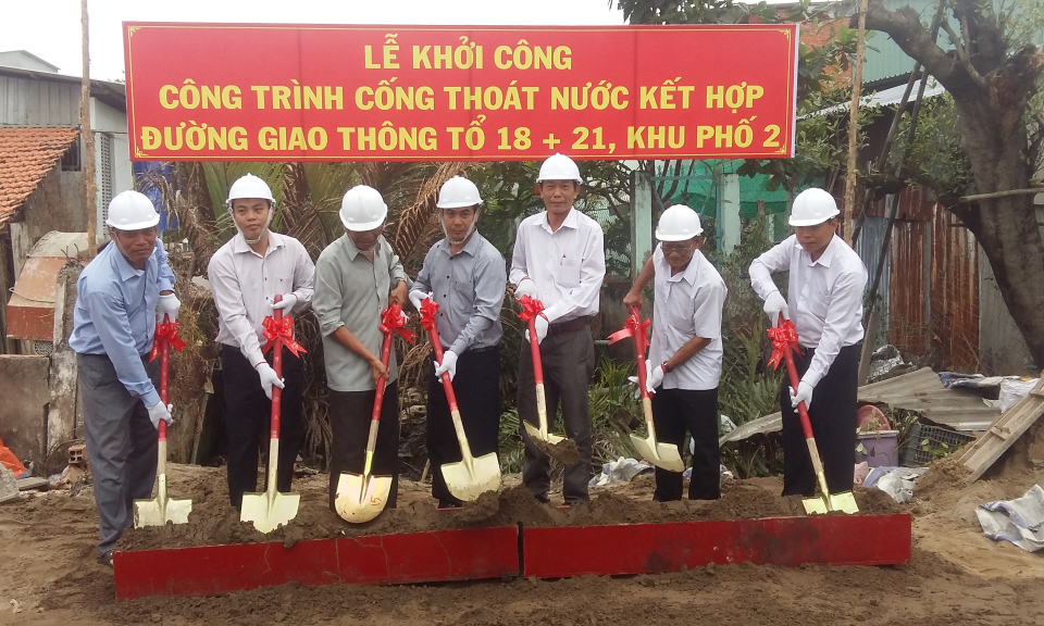 Cần Giuộc: Thi công công trình thoát nước kết hợp làm đường giao thông