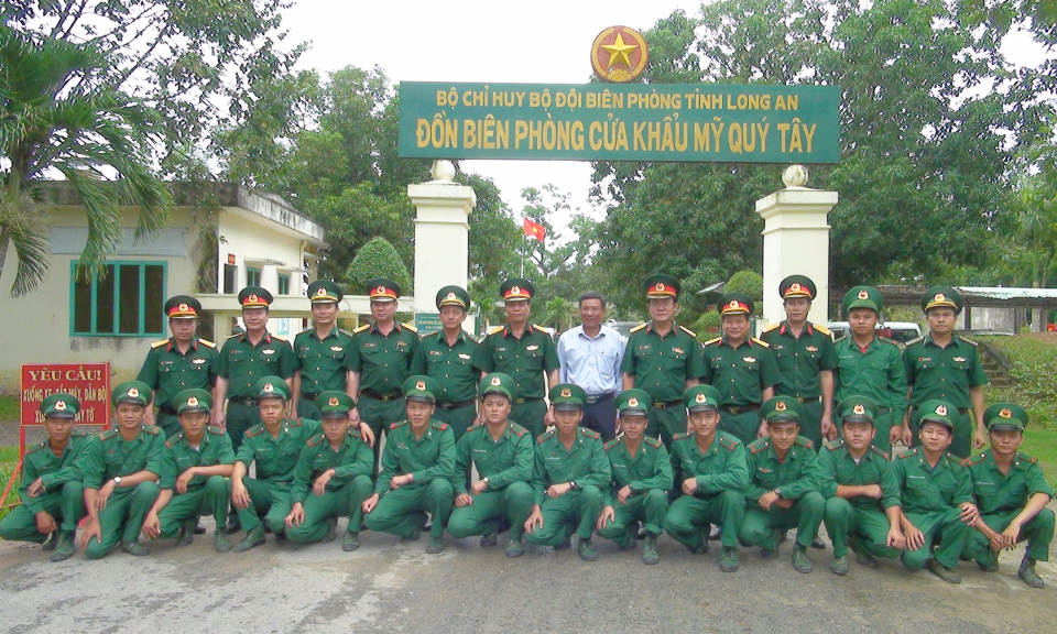 Bộ tư lệnh Quân khu 7 thăm, động viên Cán bộ chiến sĩ đồn biên phòng cửa khẩu Mỹ Quý Tây