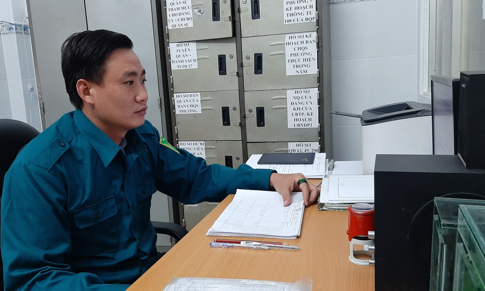 Người chỉ huy quân sự học tập và làm theo Bác