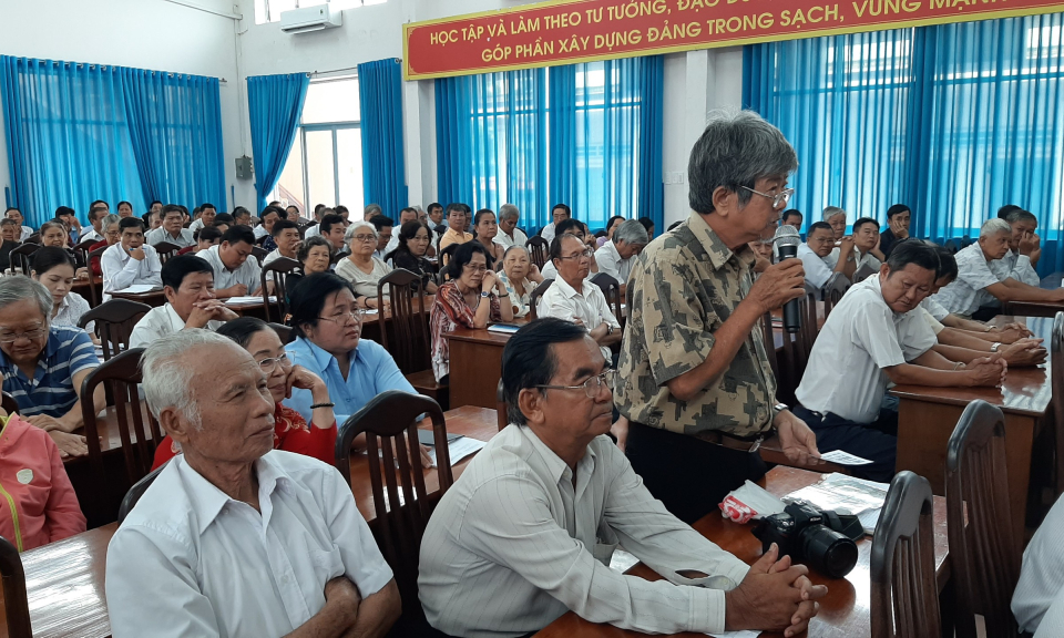 Bí thư Thành ủy Tân An đối thoại với nhân dân về xây dựng nếp sống văn minh đô thị
