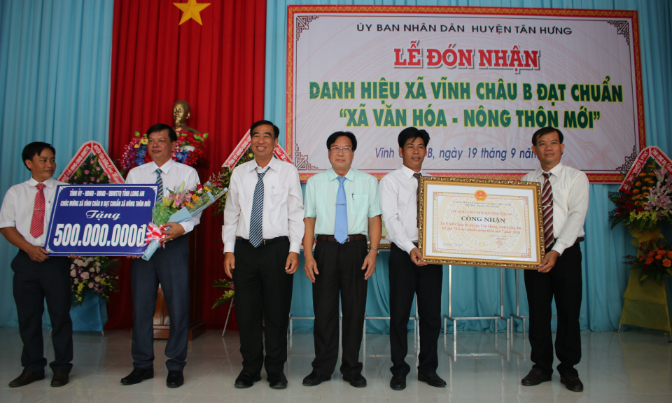 Tân Hưng: Xã Vĩnh Châu B đón nhận danh hiệu đạt chuẩn Xã Văn hóa – Nông thôn mới