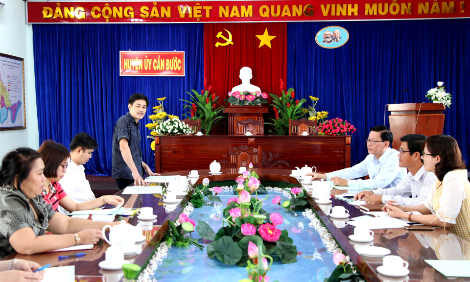 Cục lưu trữ Văn phòng TƯ Đảng khảo sát công tác văn thư lưu trữ tại Cần Đước