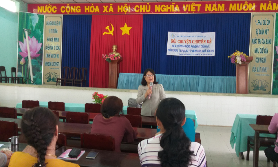 Đức Huệ nói chuyện chuyên đề về ATGT, PCCC, phòng chống tội phạm và ma túy