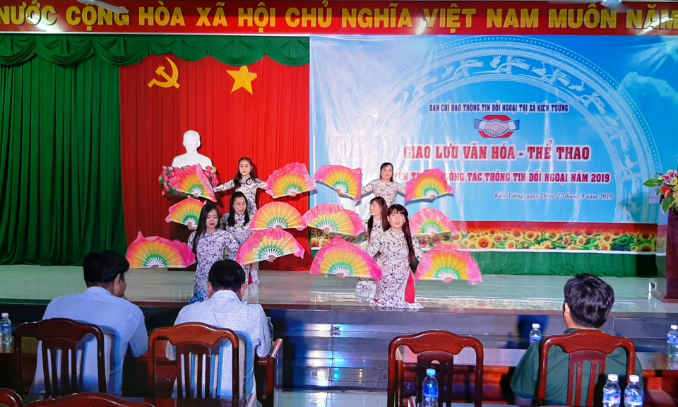 TX Kiến Tường: Sôi nổi các hoạt động thông tin tuyên truyền đối ngoại năm 2019