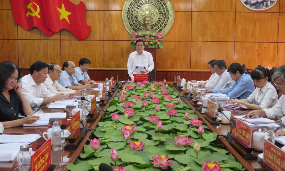 Ban Thường vụ Tỉnh ủy làm việc với Ban thường vụ Huyện ủy Bến Lức