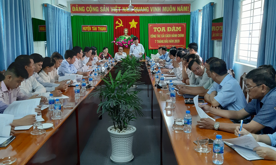 Tân Thạnh: Tọa đàm về cải cách hành chính