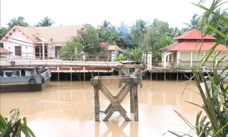 Sà lan va chạm làm sập cầu Sông Mã, thành phố Bến Tre