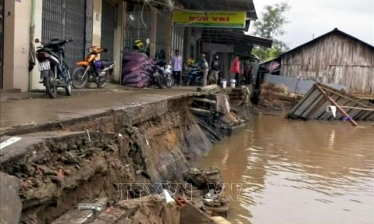 Sạt lở &#8216;bủa vây&#8217; Đồng bằng sông Cửu Long &#8211; &#8216;Hà bá&#8217; rình rập cả vùng