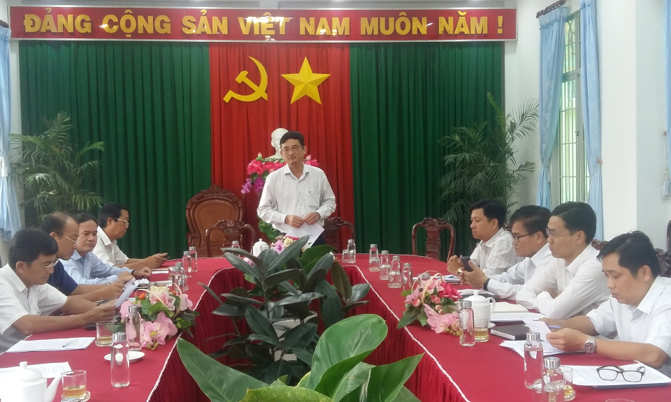 Phó CT UBND tỉnh Phạm Văn Cảnh làm việc về tình hình cấp nước cho thị trấn Cần Giuộc