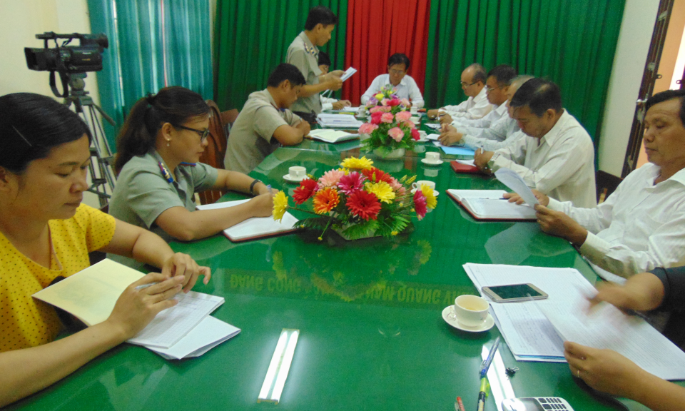 Ban Pháp chế Hội đồng nhân dân tỉnh Long An làm việc tại Châu Thành