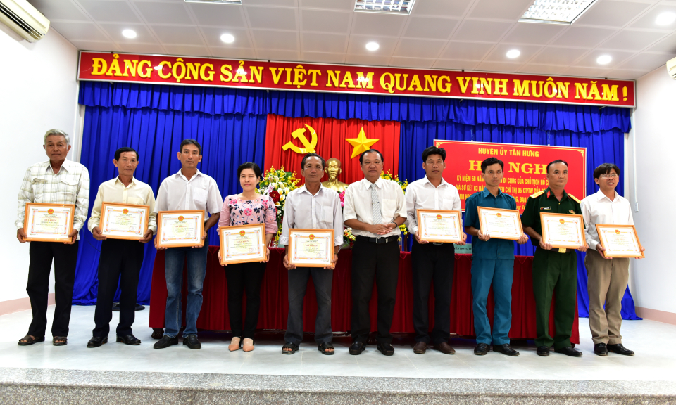 Tân Hưng: Kỷ niệm 50 năm thực hiện di chúc của Bác và sơ kết 03 năm thực hiện Chỉ thị 05 của Bộ Chính Trị