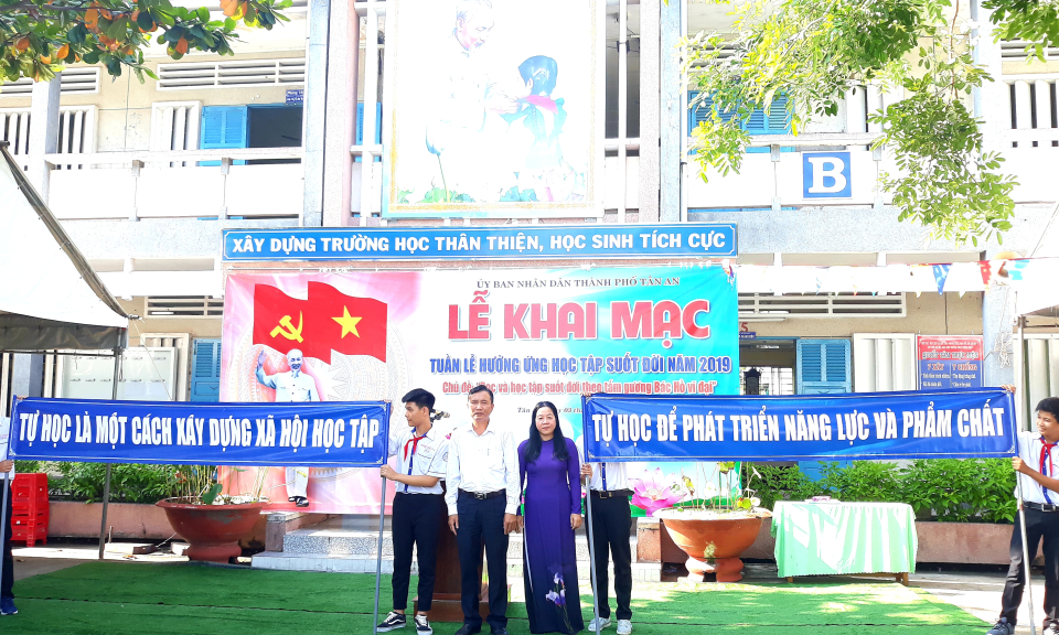 Thành phố Tân An: Khai mạc tuần lễ hưởng ứng học tập suốt đời