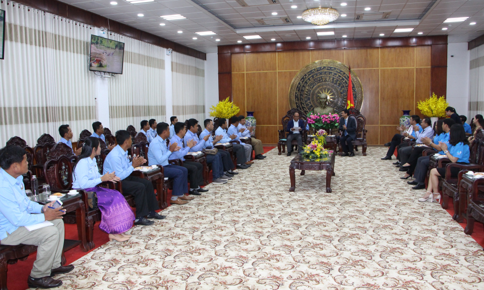 Đoàn Đại biểu Liên đoàn thanh niên tỉnh Svay Rieng chào xã giao lãnh đạo tỉnh Long An
