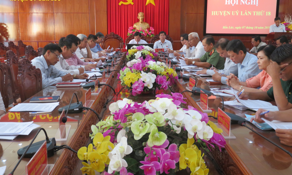 Huyện ủy Bến Lức hội nghị lần thứ 18