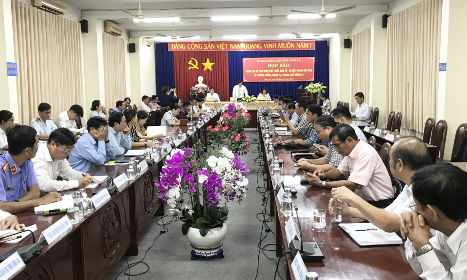 UBND Tỉnh Long An họp báo tình hình kinh tế, xã hội 9 tháng đầu năm 2019.