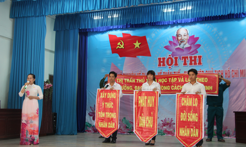 Thủ Thừa: Hội thi kể chuyện về di chúc, về thân thế, sự nghiệp chủ tịch Hồ Chí Minh.