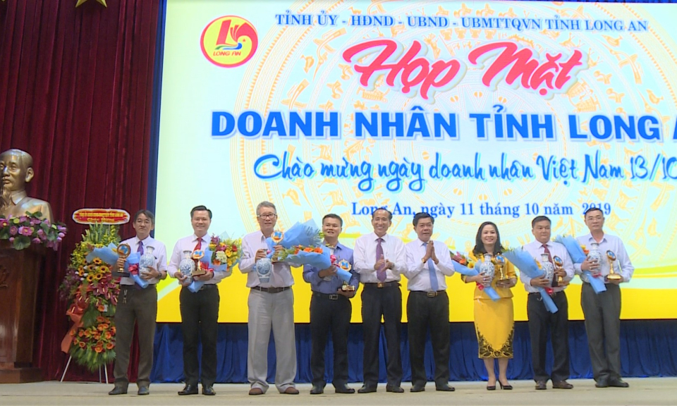 Tỉnh Long An họp mặt kỷ niệm ngày Doanh nhân Việt Nam 13/10