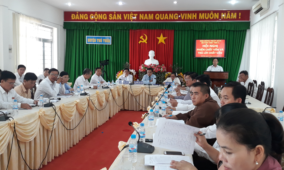 HĐND huyện Thủ Thừa tổ chức phiên chất vấn và trả lời chất vấn