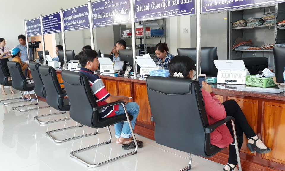 Chủ tịch UBND TP.Tân An đối thoại trực tiếp với người dân