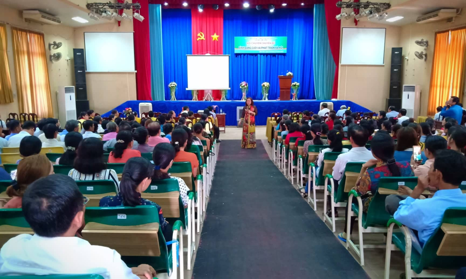 Bến Lức: Nói chuyện chuyên đề về bình đẳng giới và phát triển xã hội
