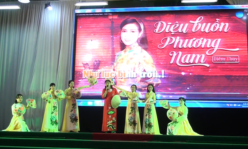 Đức Hòa: Hội thi hát Karaoke chào mừng ngày truyền thống Phụ nữ Việt Nam 20/10