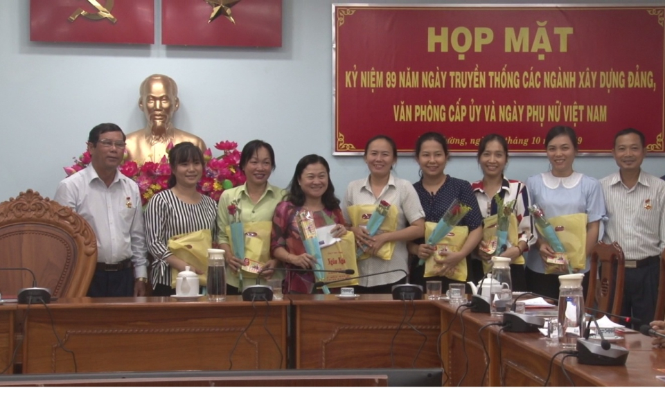 TX Kiến Tường: Họp mặt kỷ niệm 89 năm ngày truyền thống các ngành xây dựng Đảng, văn phòng cấp ủy