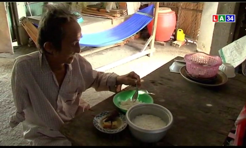 Vượt qua hiểm nghèo: Tuổi già cô quạnh, bệnh tật của ông Tấn ở Cần Đước
