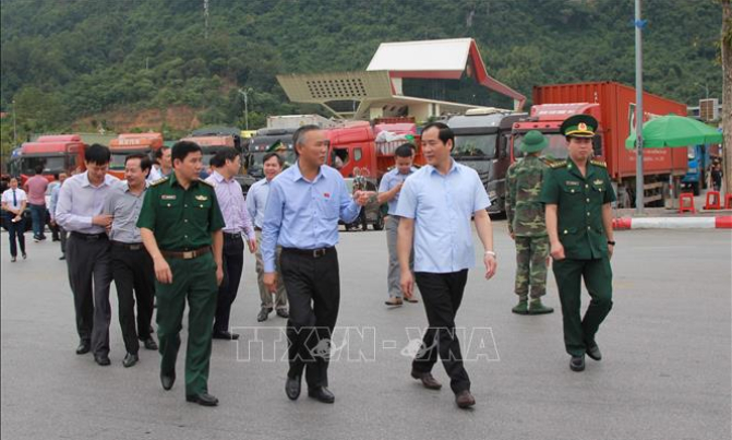 Bộ NN&PTNN kiểm tra, chỉ đạo giải quyết ùn ứ nông sản tại cửa khẩu Tân Thanh