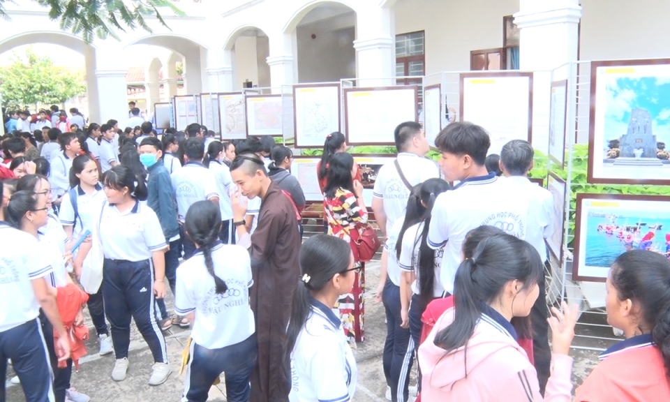 Đức Hòa: Triển lãm số “Hoàng Sa, Trường Sa của Việt Nam – Những bằng chứng lịch sử và pháp lý”