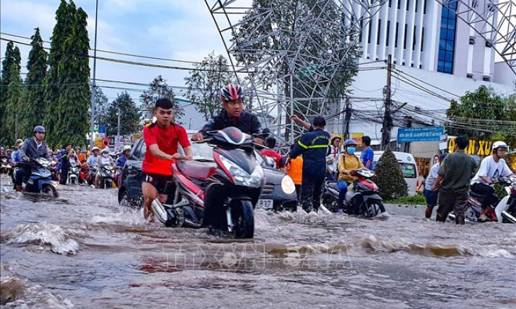 Triều cường còn diễn biến phức tạp ở Nam Bộ