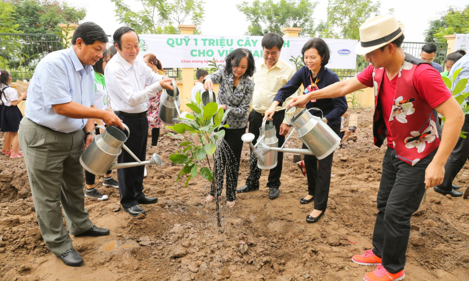 Vinamilk chung tay bảo vệ môi trường Thủ đô thông qua Quỹ 1 triệu cây xanh cho Việt Nam