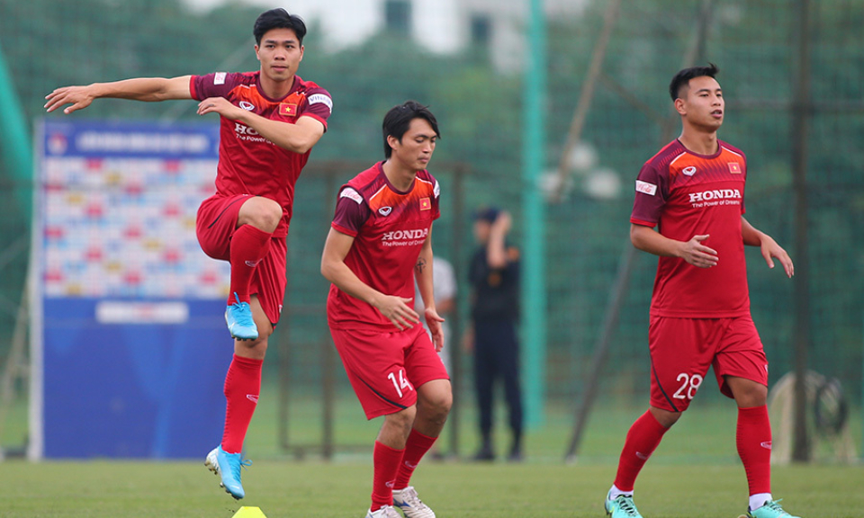 Đội hình Việt Nam vs Malaysia: Văn Hậu đá chính, Công Phượng dự bị