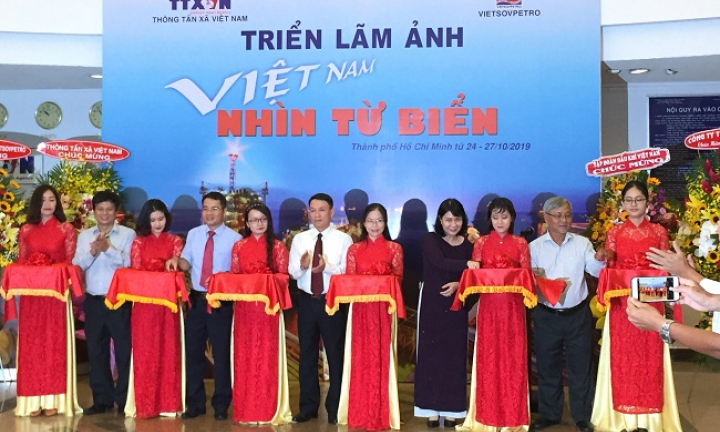 Triển lãm 100 bức ảnh chủ đề ‘Việt Nam &#8211; Nhìn từ biển’