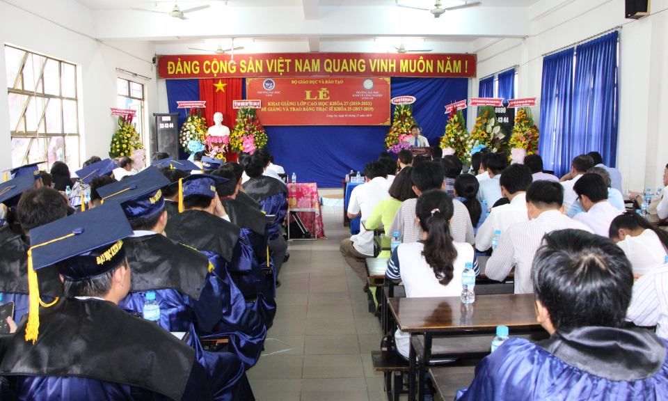 143 học viên dự khai giảng tại lớp cao học khóa 27 tại trường Đại học KT-CN Long An