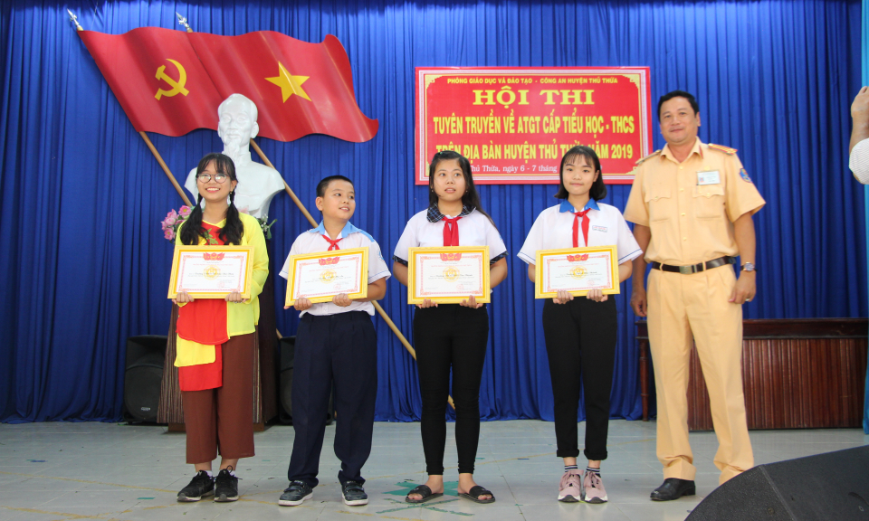 Thủ Thừa: Hội thi tuyên truyền về an toàn giao thông