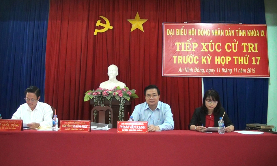 Bí thư Tỉnh ủy, Chủ tịch HĐND tỉnh Phạm Văn Rạnh tiếp xúc cử tri Đức Hòa