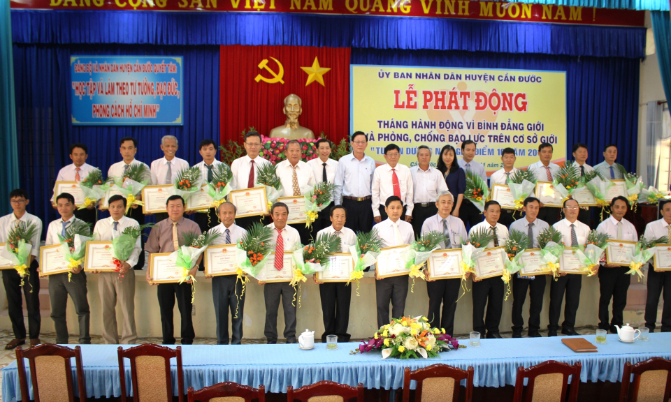 Cần Đước phát động tháng hành động vì bình đẳng giới và tuyên dương nam giới “điểm 10” năm 2019
