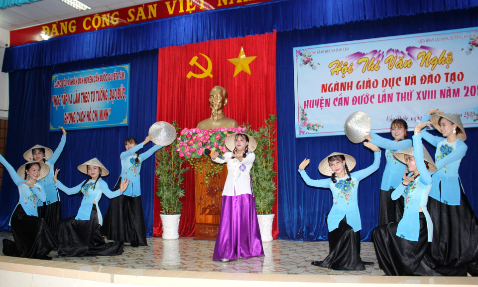 Cần Đước: Hội thi văn nghệ Ngành giáo dục chào mừng 37 năm ngày Nhà giáo Việt Nam 20/11