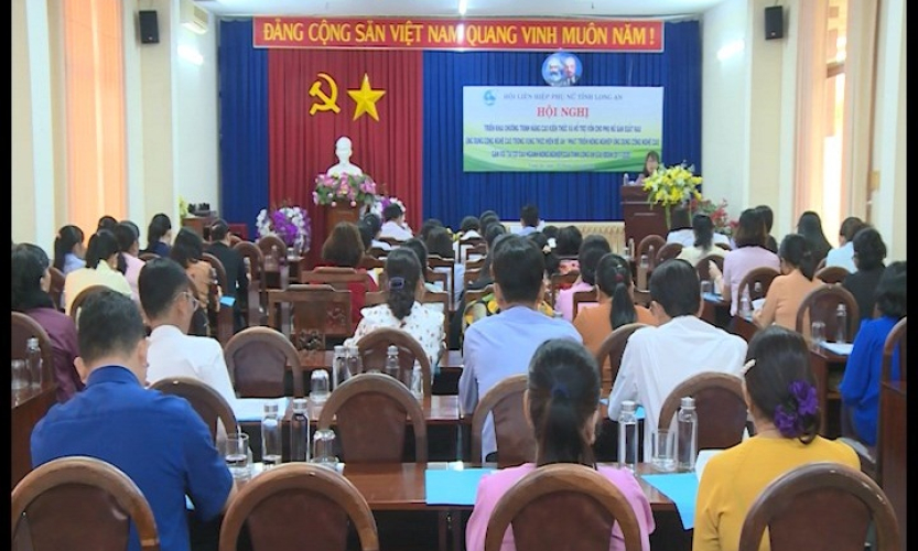 Nâng cao kiến thức và hỗ trợ vốn cho phụ nữ sản xuất rau ứng dụng công nghệ cao