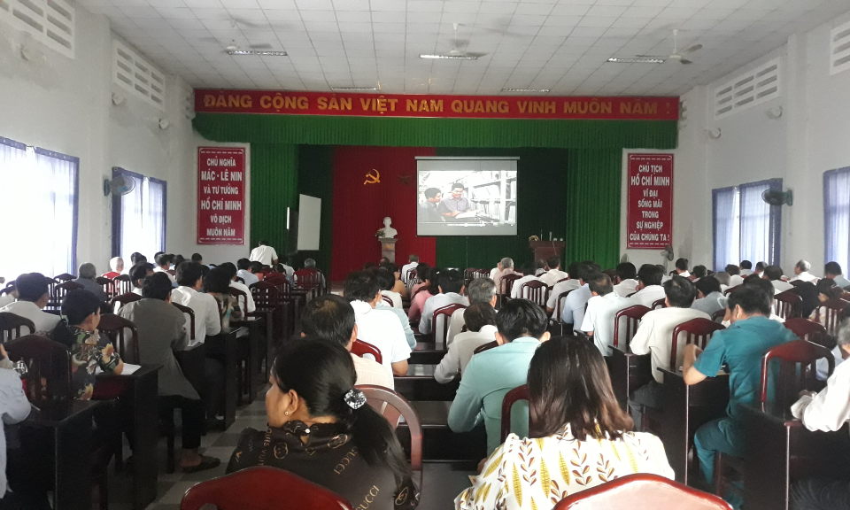TP Tân An: Chiếu phim tư liệu “Hoàng Sa, Trường Sa &#8211; Nơi ghi dấu hồn thiêng đất Việt”.