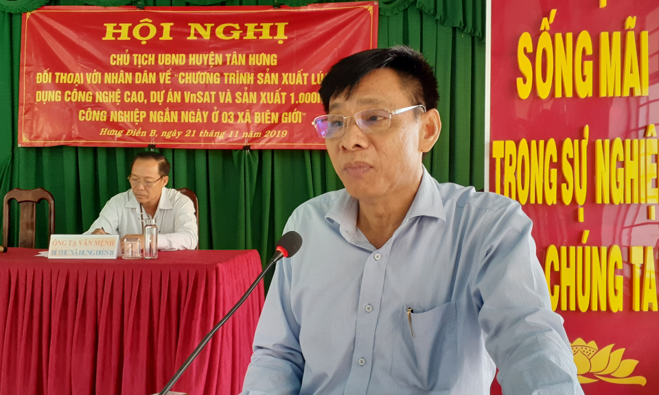 Chủ tịch UBND huyện Tân Hưng đối thoại với nhân dân 3 xã biên giới
