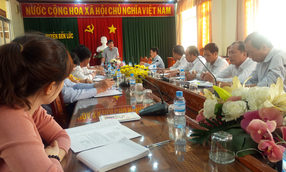 Bến Lức: Triển khai kế hoạch lập lại trật tự hành lang ATGT, vệ sinh môi trường trên tuyến QL1