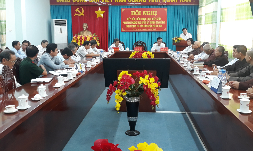 Tân Trụ: Đối thoại với các chức sắc tôn giáo