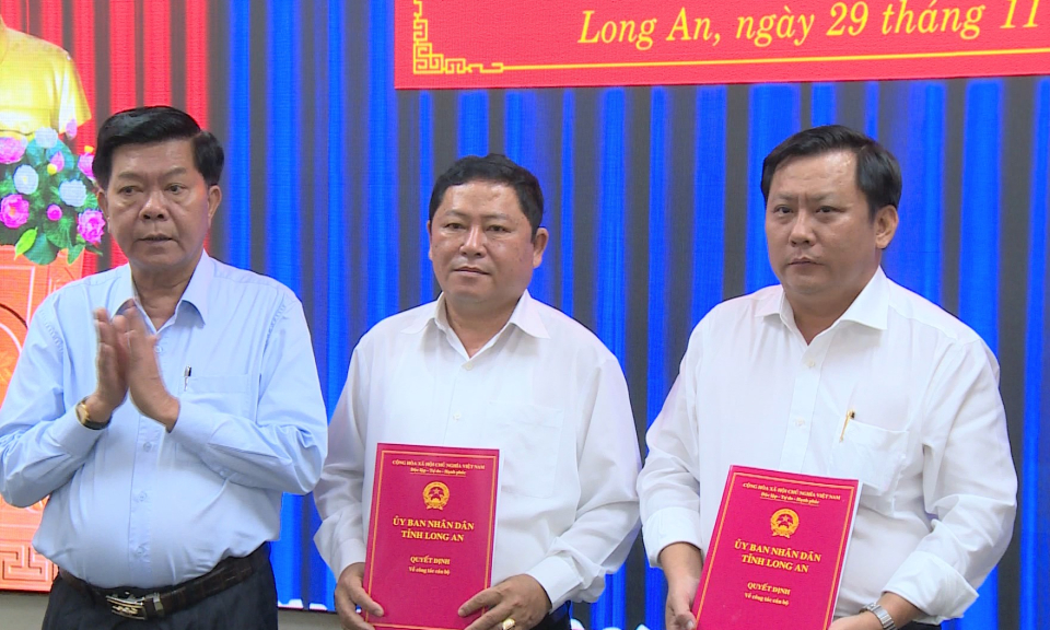 Chủ tịch UBND tỉnh Long An công bố quyết định bổ nhiệm GĐ sở Tài chính và sở Kế họach đầu tư
