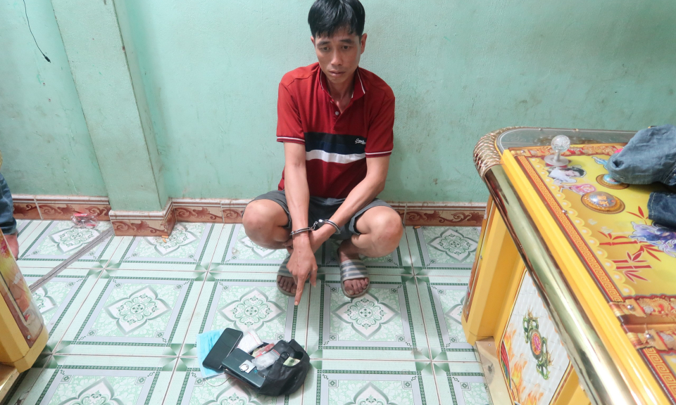Công an Đức Hòa bắt quả tang đối tượng có hành vi “Mua bán trái phép chất ma túy”
