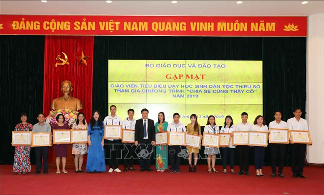 Bộ GD&ĐT tuyên dương 63 giáo viên tiêu biểu dạy học sinh dân tộc thiểu số