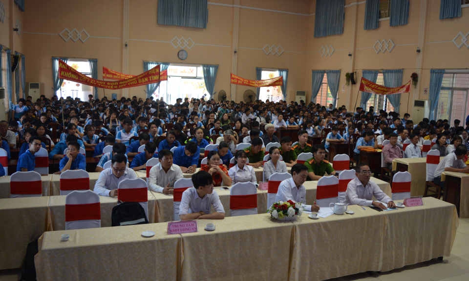 Cần Giuộc: Lễ mittinh hưởng ứng “Ngày thế giới phòng, chống AIDS”