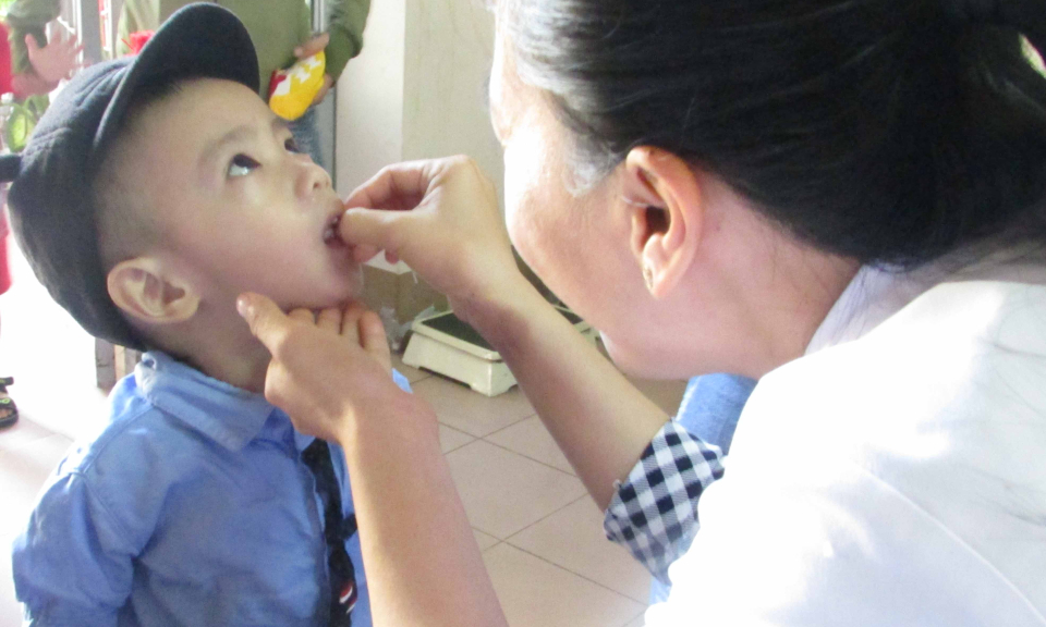 Cần Giuộc, Bến Lức, Châu Thành: Gần 17 ngàn trẻ uống Vitamin ngừa bệnh khô mắt